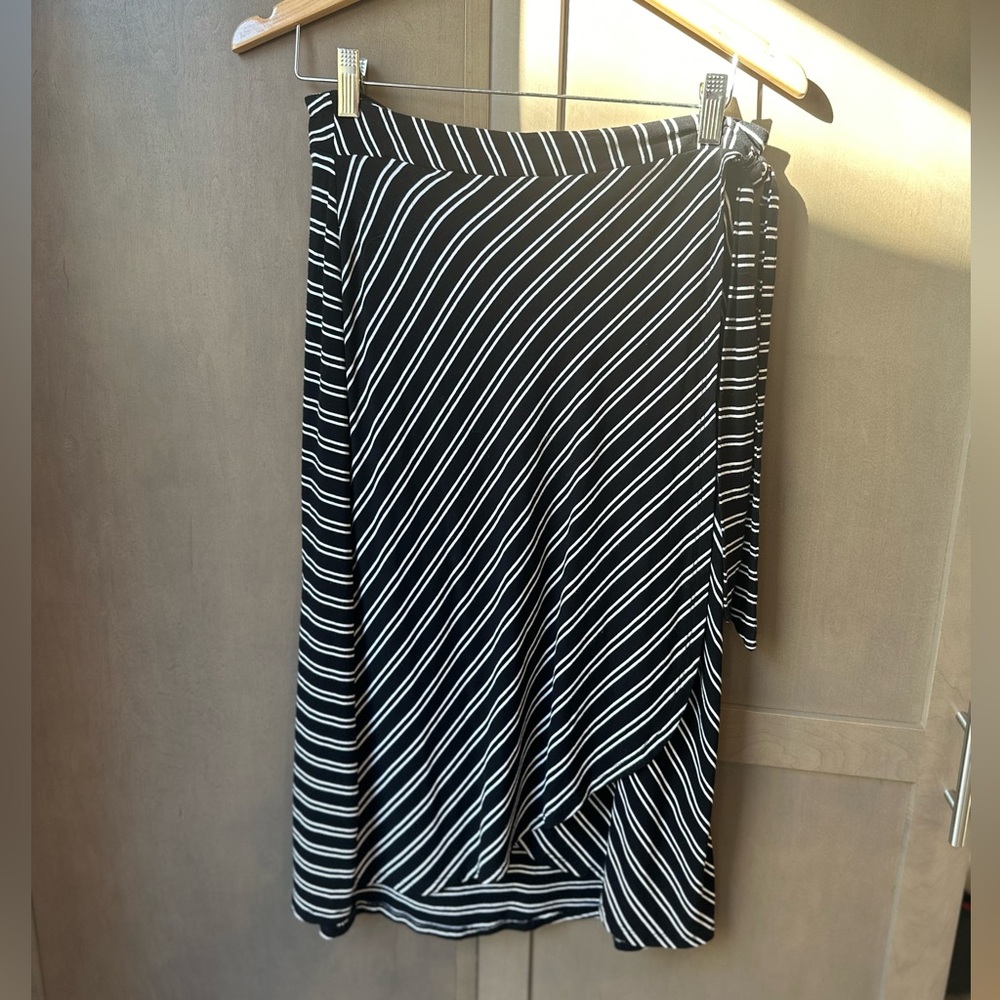 Adrienne Vittadini faux wrap skirt - m
